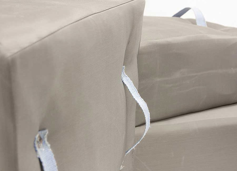 Insulating pads and insulating mattresses