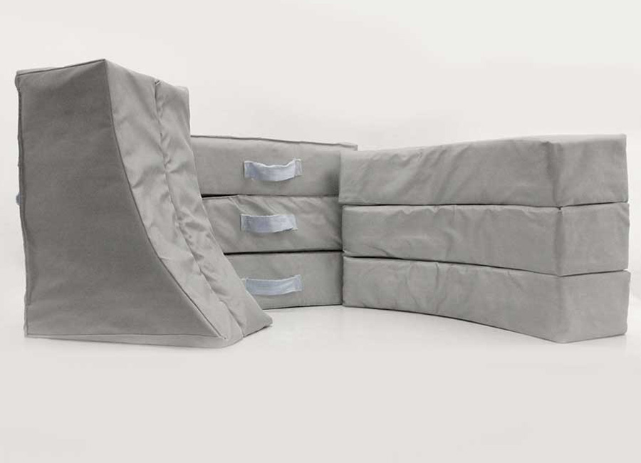 Insulating pads and insulating mattresses