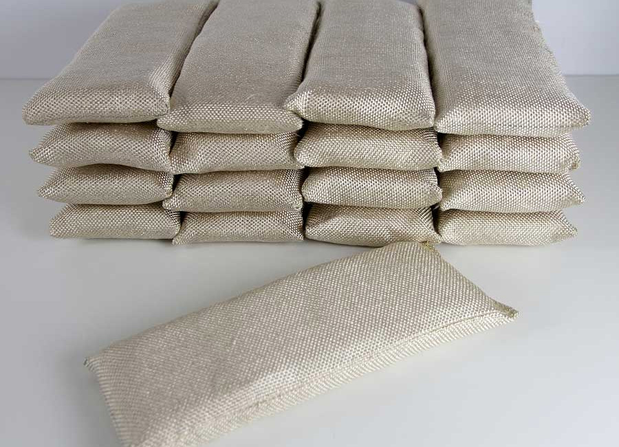 Insulating pads and insulating mattresses