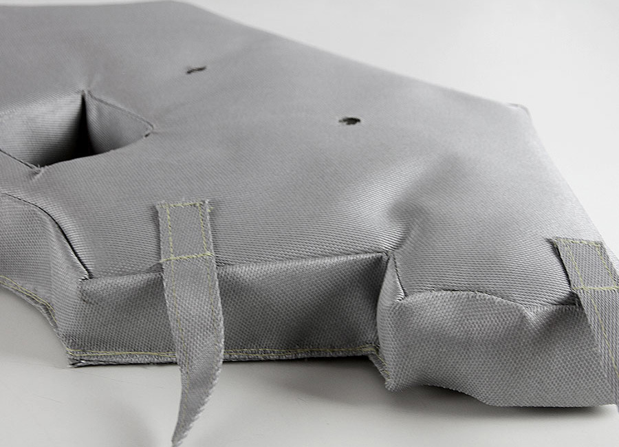 Insulating pads and insulating mattresses