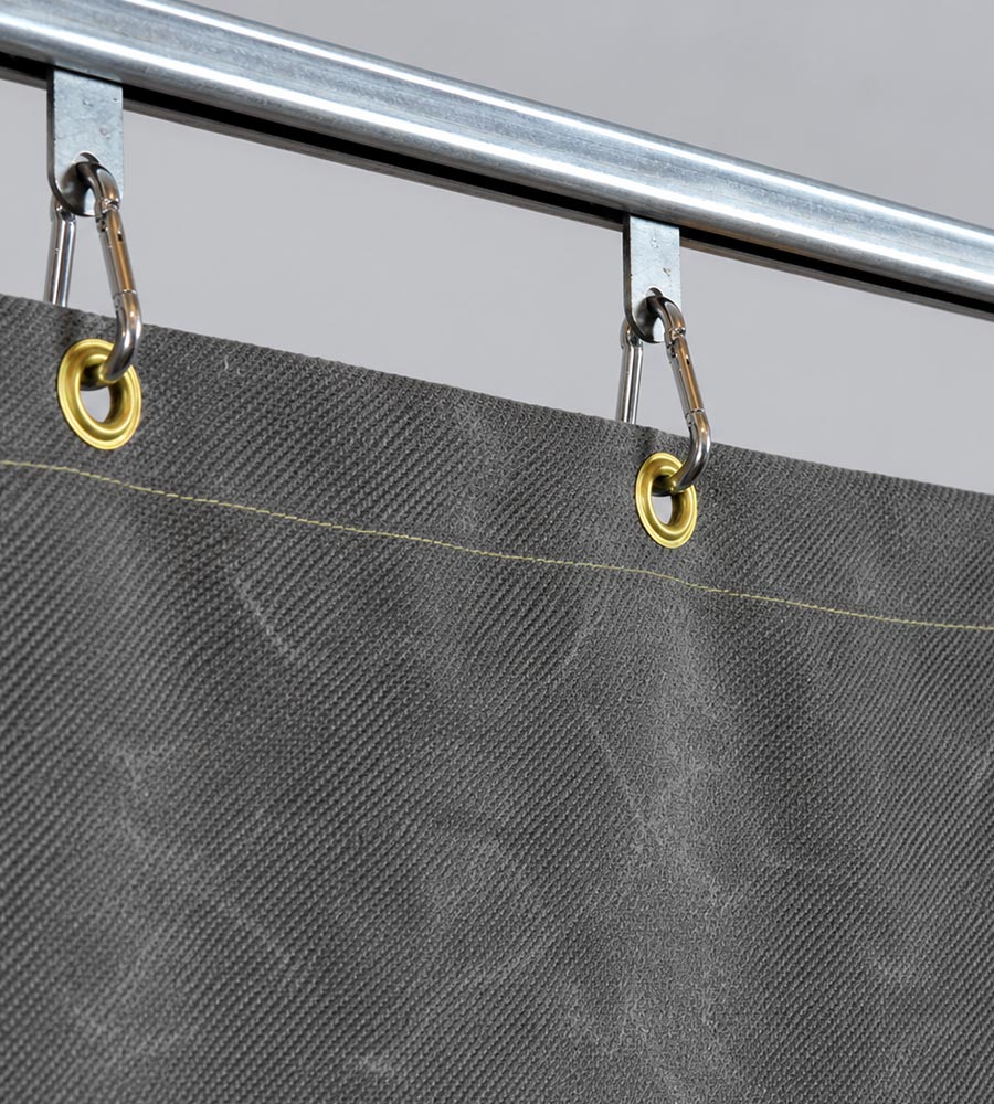 Custom closed heat protection curtain for thermal shielding of industrial equipment