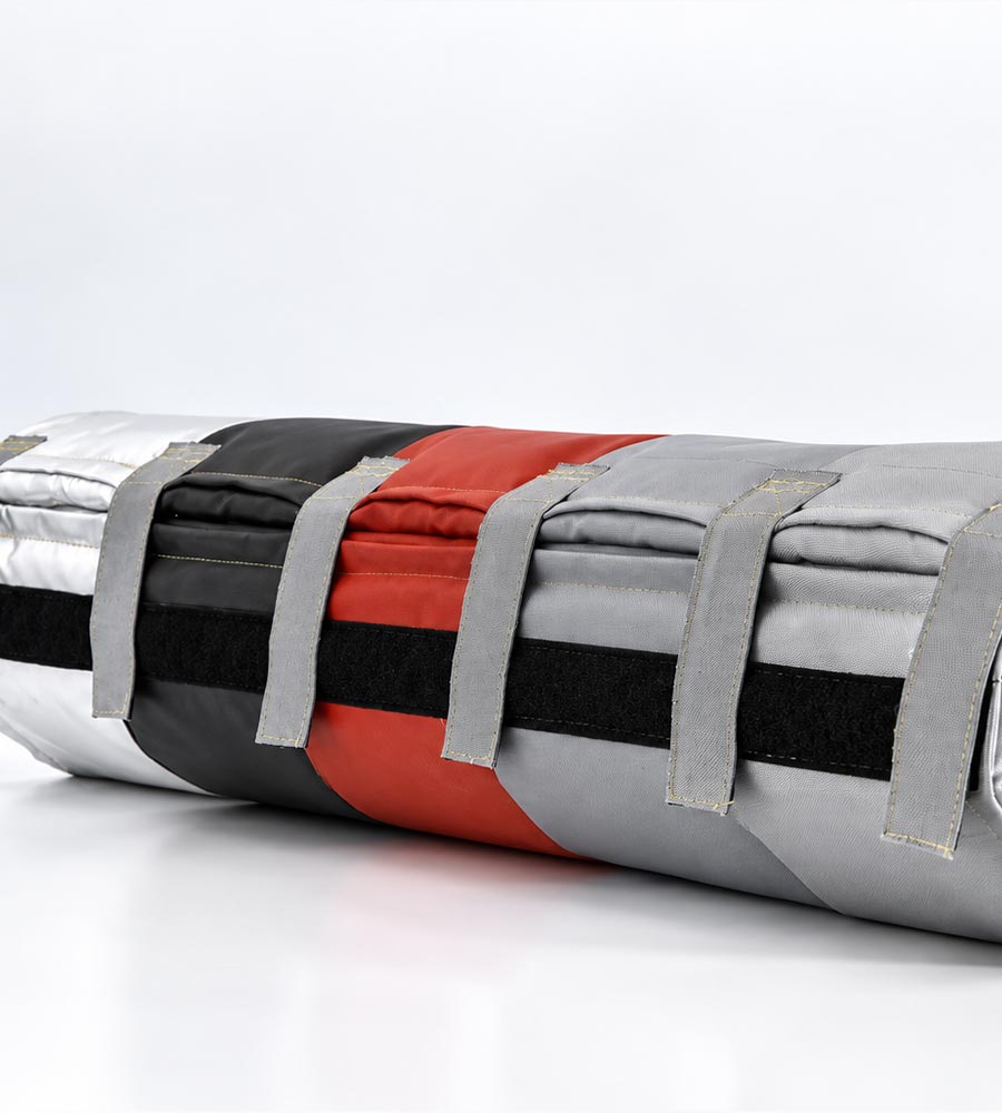 Multi-layer construction of an industrial high-temperature insulation jacket